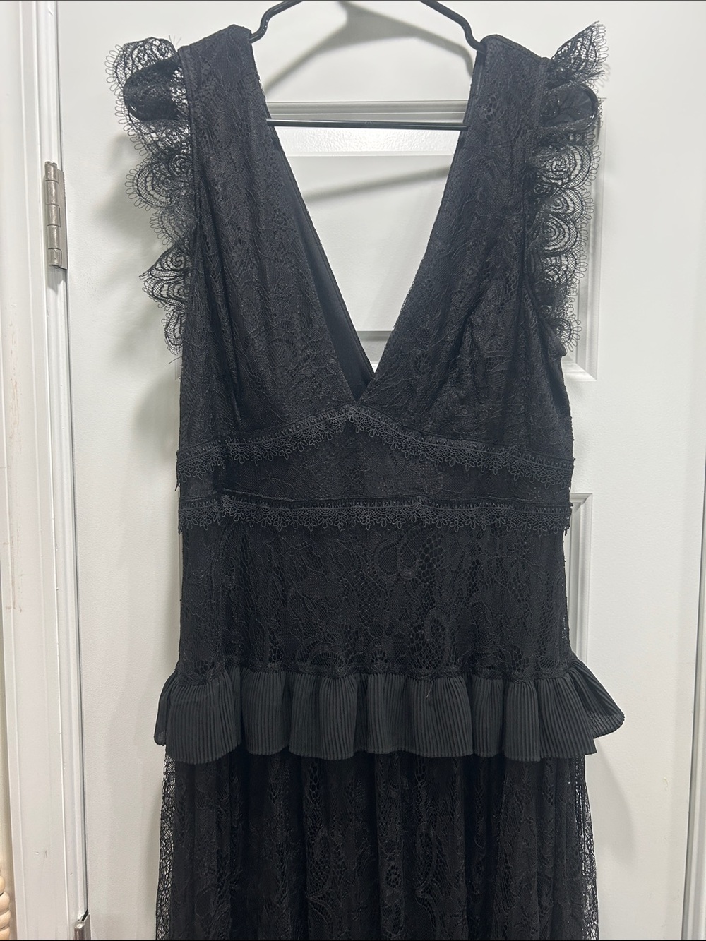 Lulu's Black Lace V-Neck Ruffle Hem Dress